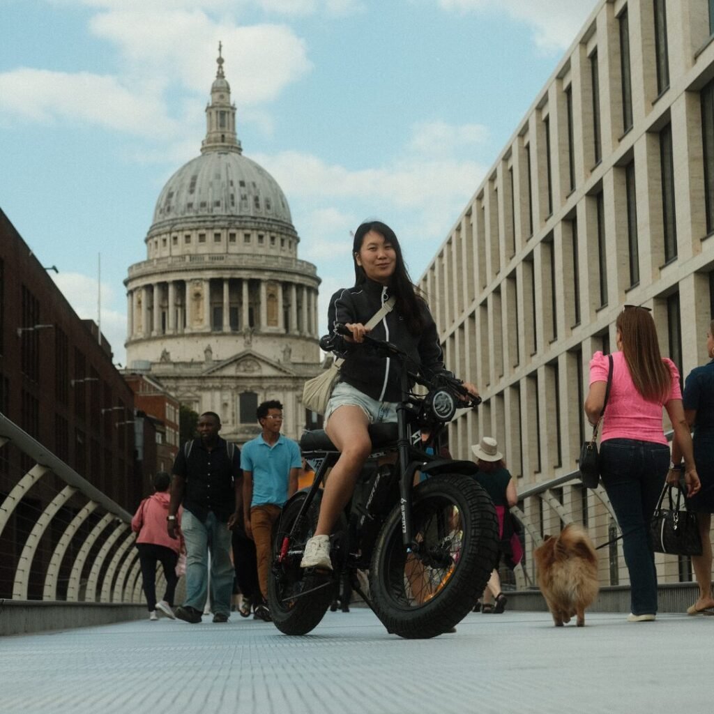 E-bike riders near St Paul’s Cathedral on London tour