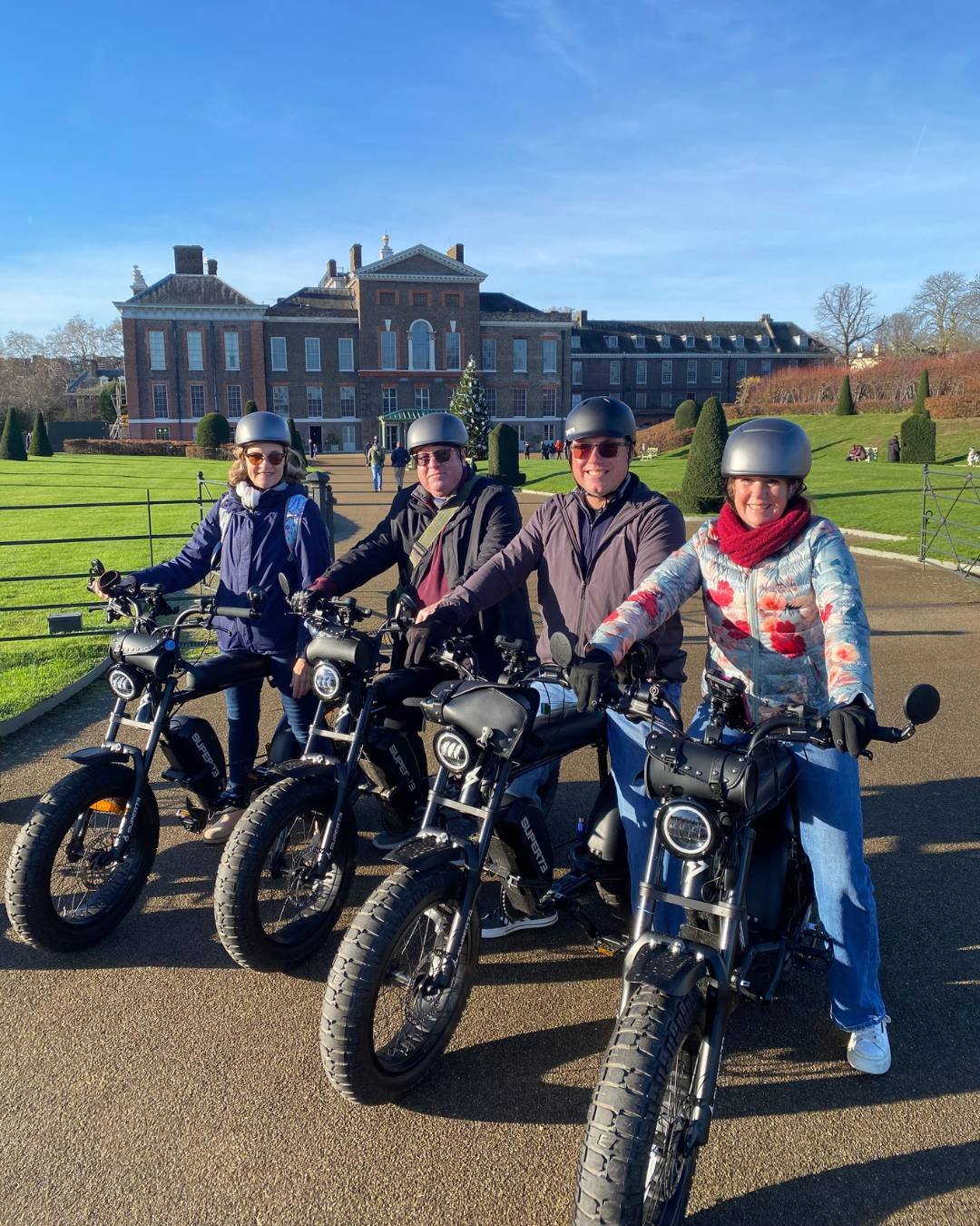 fof bike tours guests infront of kensington palace