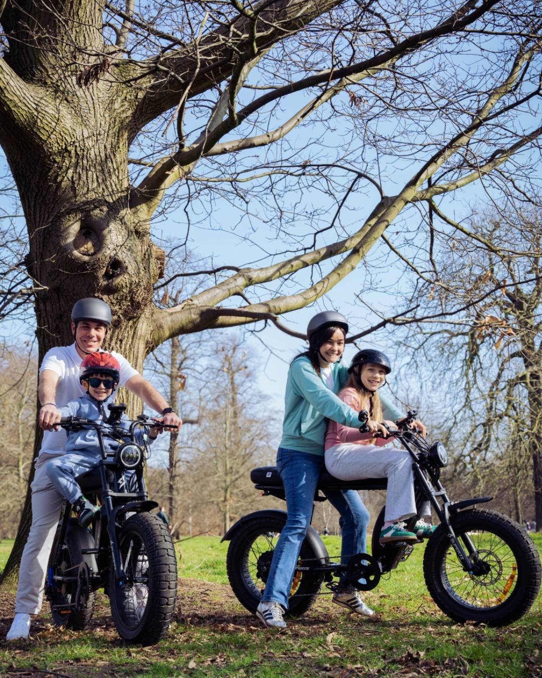 FOF Bike Tours with Kids enjoying their comfort ride in Super73 ebike in Hyde park
